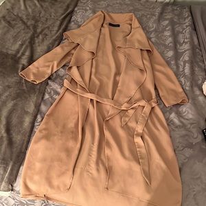 Beige duster with tie